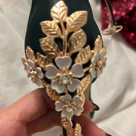 Green Satin High Heel Shoes Embellished Flowers Metal Gold Detail - Picture 15 of 16